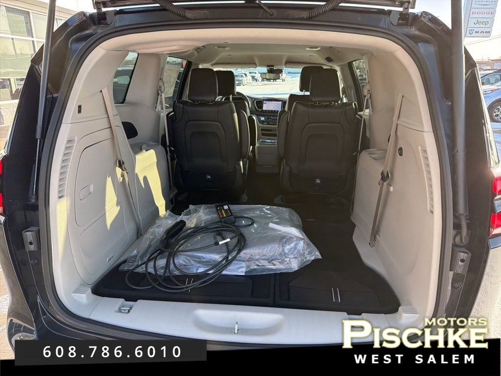 2023 Chrysler Pacifica Hybrid Touring L