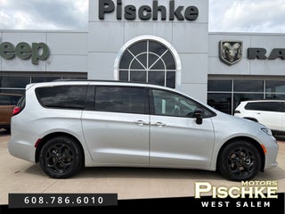 2024 Chrysler Pacifica Hybrid Premium S Appearance Pkg