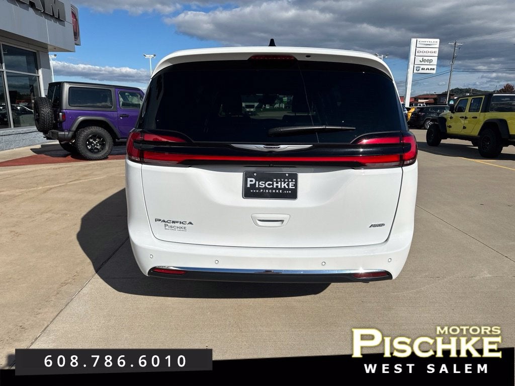 2025 Chrysler Pacifica Select
