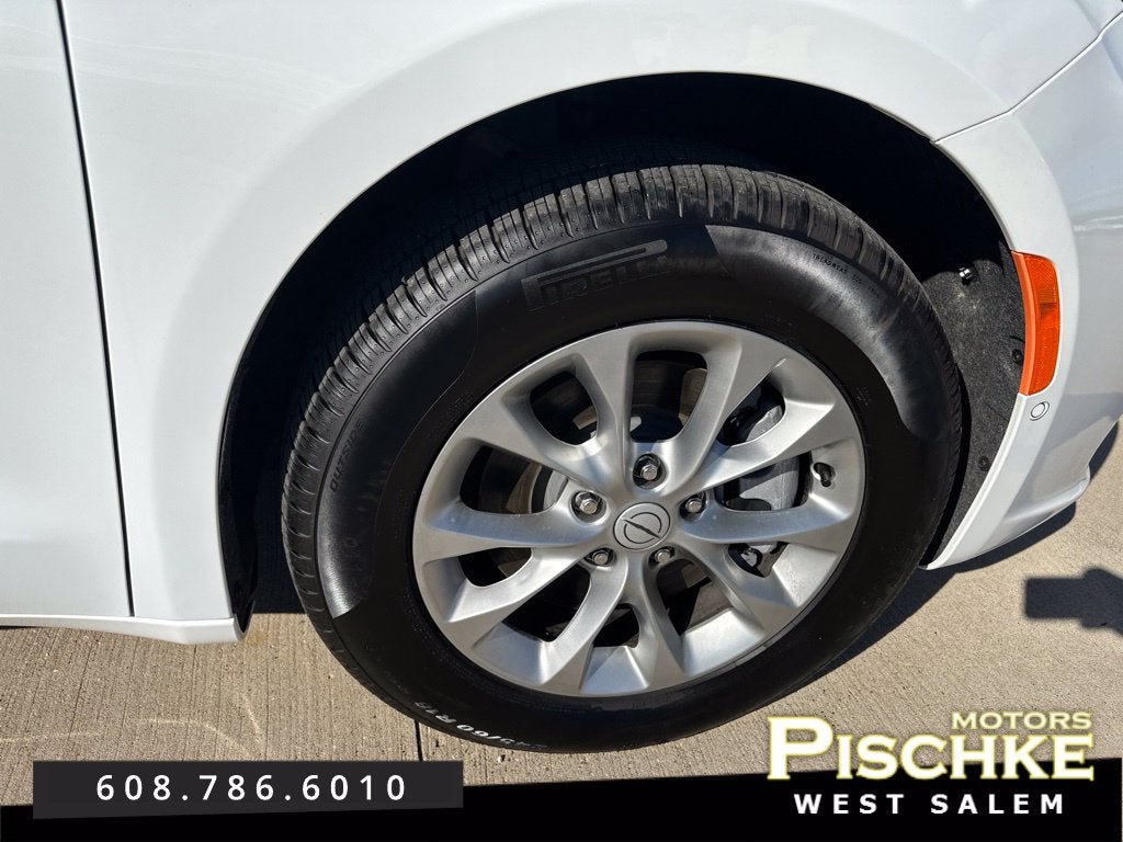 2025 Chrysler Pacifica Select