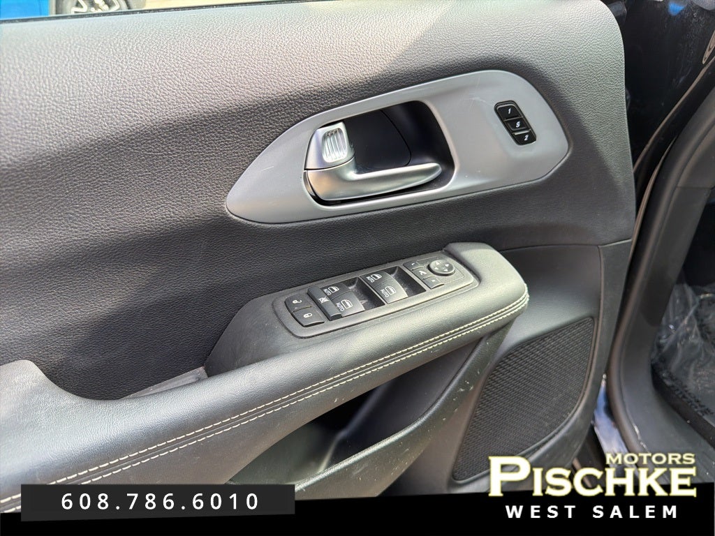 2025 Chrysler Pacifica Limited AWD