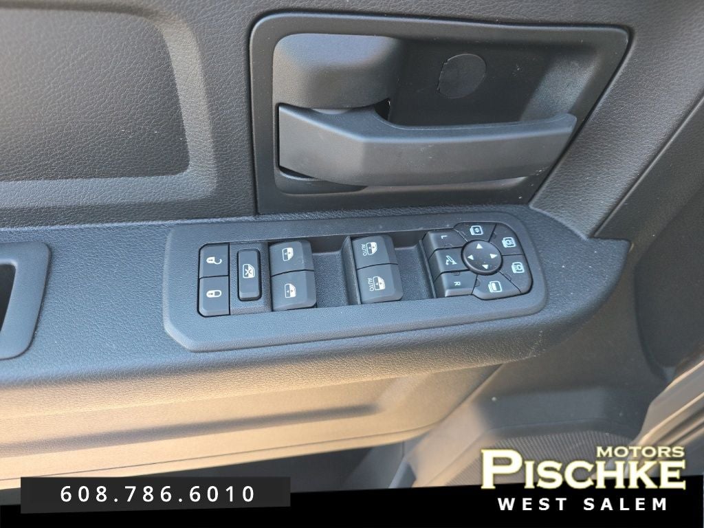 2026 RAM Ram 2500 RAM 2500 BLACK EXPRESS CREW CAB 4X4 6'4' BOX