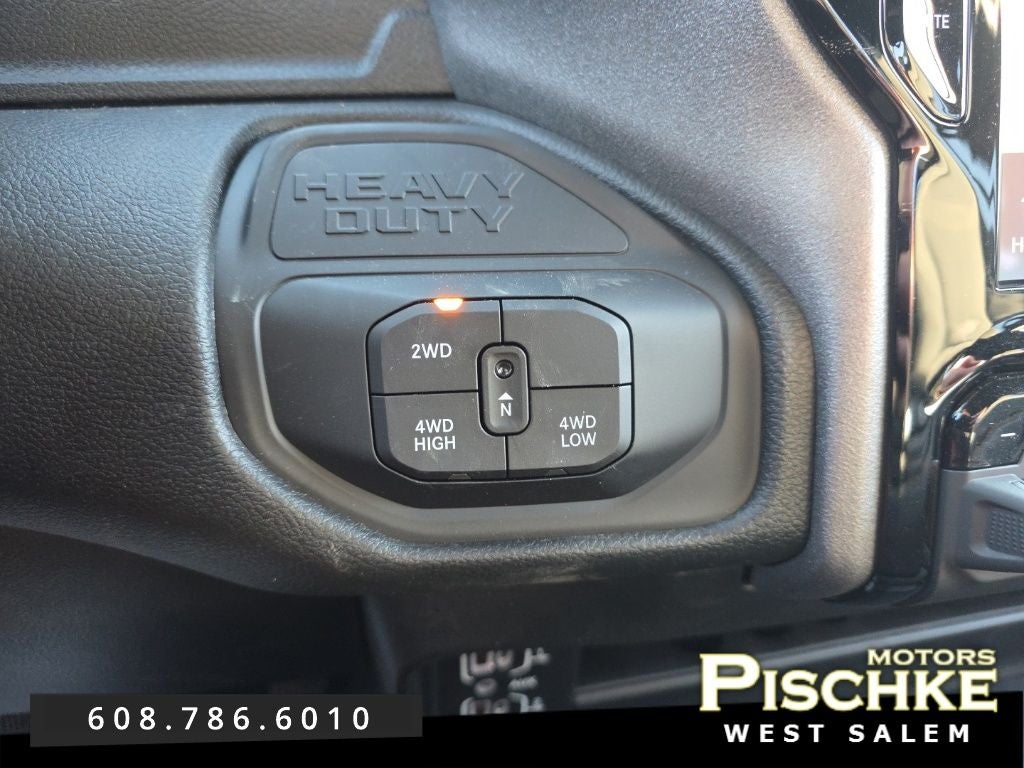 2026 RAM Ram 2500 RAM 2500 BLACK EXPRESS CREW CAB 4X4 6'4' BOX