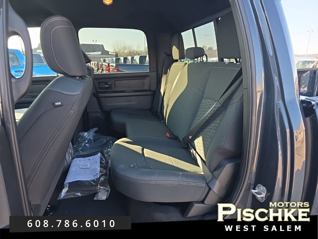 2026 RAM Ram 2500 RAM 2500 BLACK EXPRESS CREW CAB 4X4 6'4' BOX