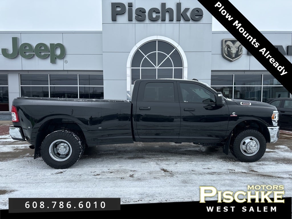 2023 RAM 3500 Tradesman Crew Cab 4x4 8' Box