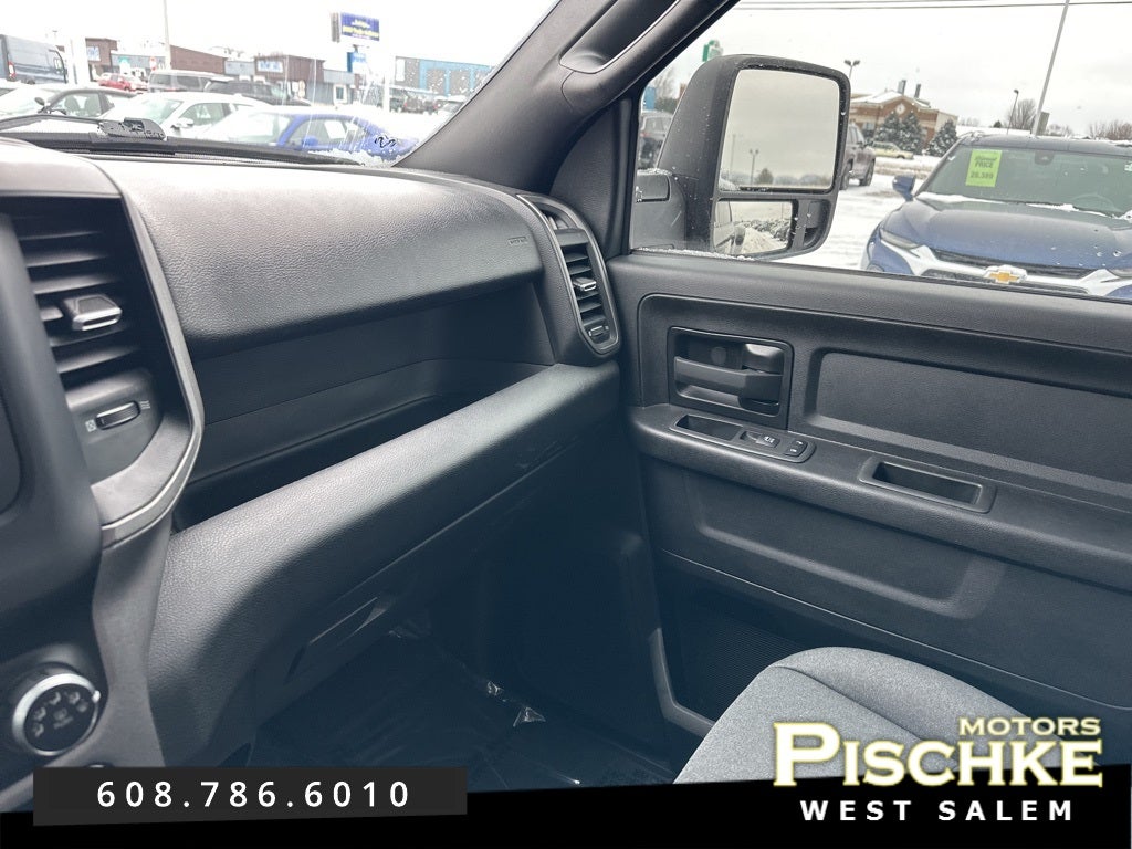 2023 RAM 3500 Tradesman Crew Cab 4x4 8' Box