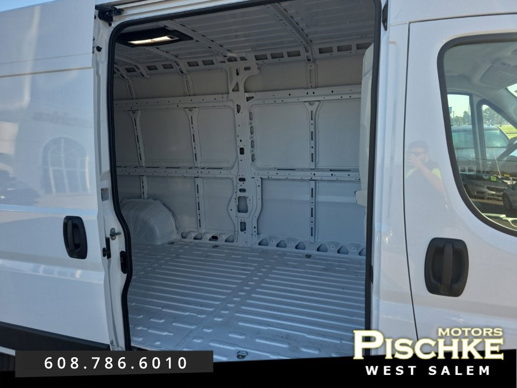 2027 RAM ProMaster Cargo Van Tradesman