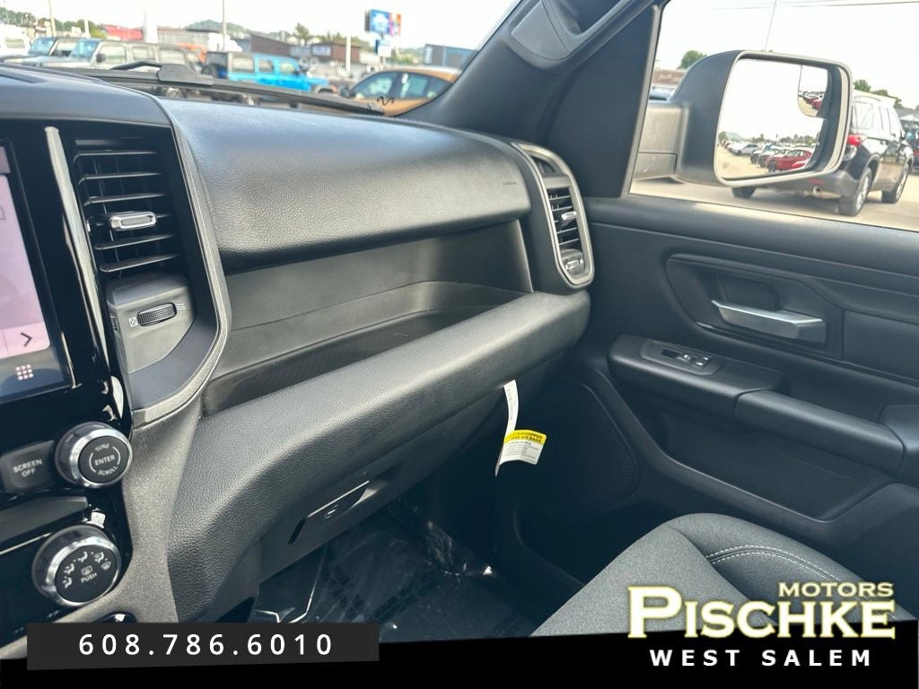 2026 RAM Ram 1500 Express Crew Cab 4x4 5'7' Box
