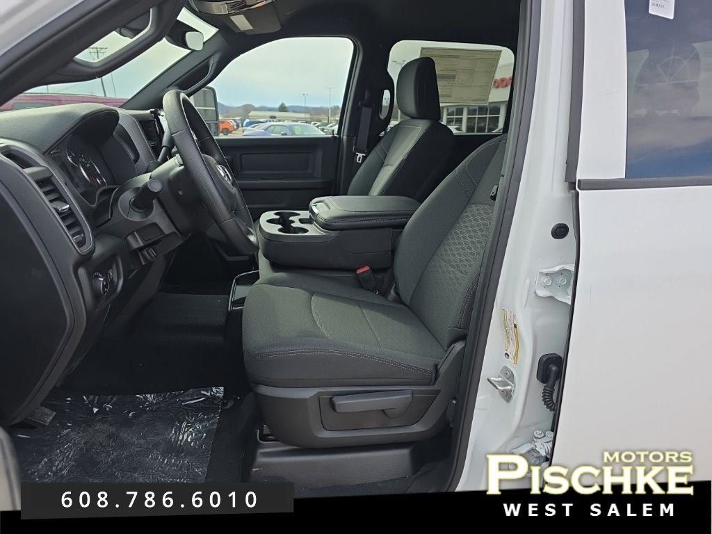 2026 RAM Ram 2500 RAM 2500 BLACK EXPRESS CREW CAB 4X4 6'4' BOX