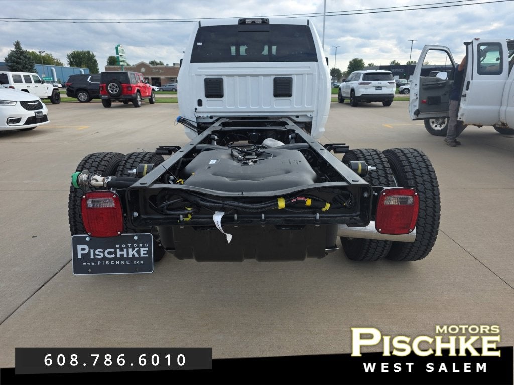 2027 RAM Ram 4500 Chassis Cab RAM 4500 BIG HORN CHASSIS CREW CAB 4X4 84' CA