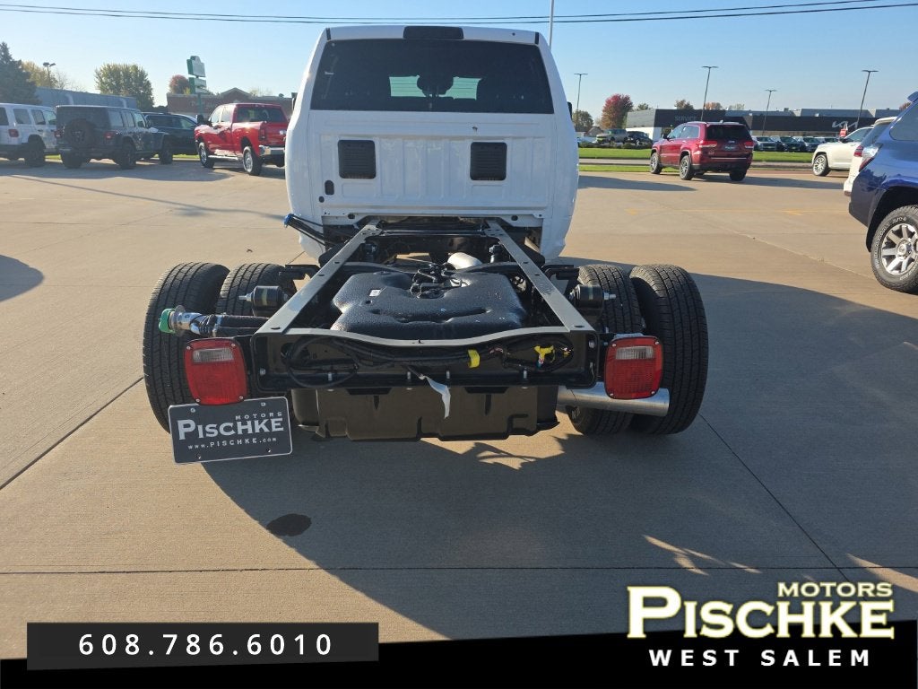 2027 RAM Ram 3500 Chassis Cab RAM 3500 TRADESMAN CREW CAB CHASSIS 4X4 60' CA
